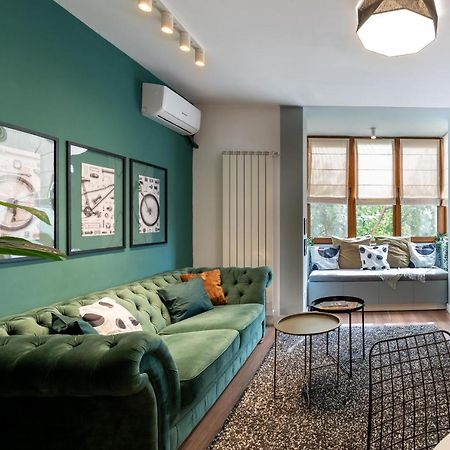 Downtown Retreat: Spacious 2-Br By Unirii Square Bucarest Esterno foto