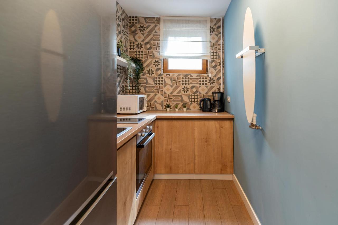 Downtown Retreat: Spacious 2-Br By Unirii Square Bucarest Esterno foto