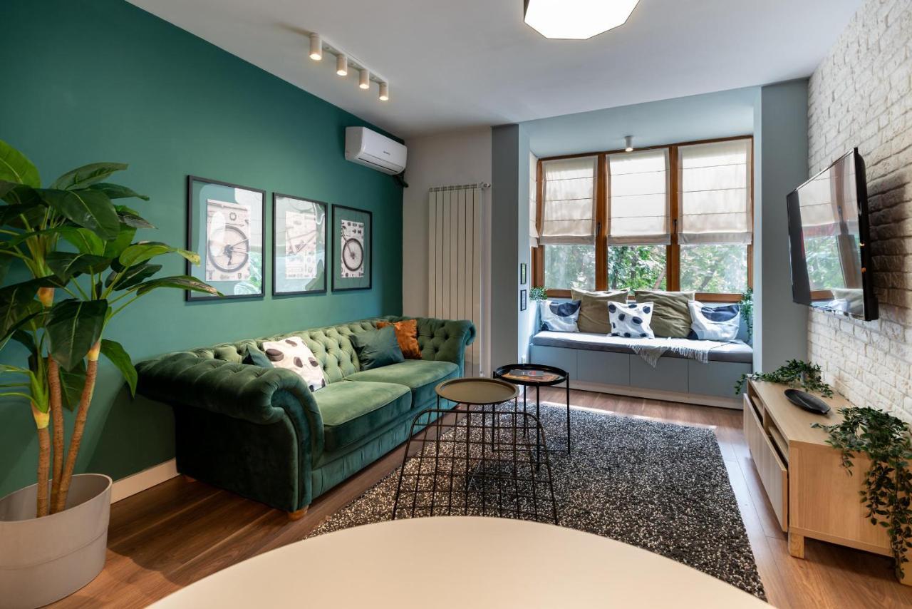 Downtown Retreat: Spacious 2-Br By Unirii Square Bucarest Esterno foto