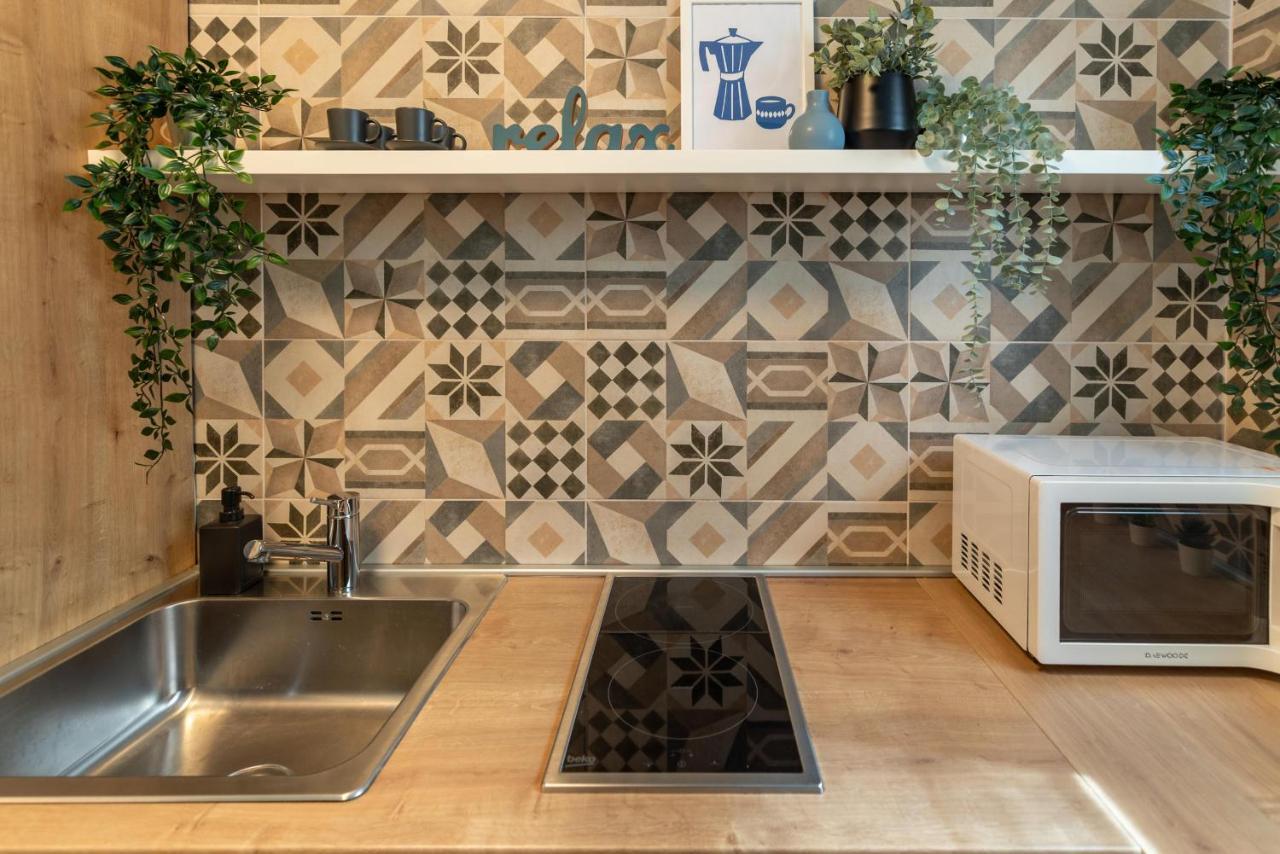Downtown Retreat: Spacious 2-Br By Unirii Square Bucarest Esterno foto