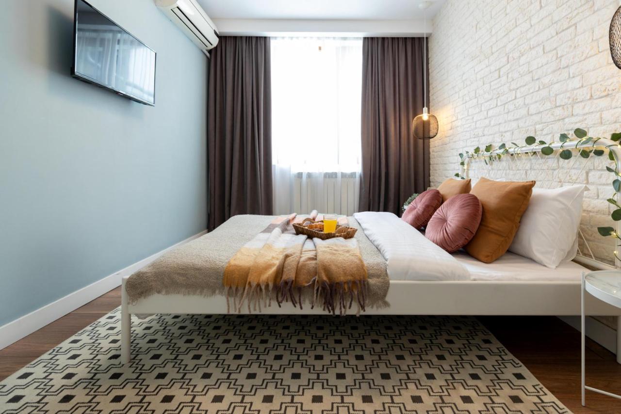 Downtown Retreat: Spacious 2-Br By Unirii Square Bucarest Esterno foto