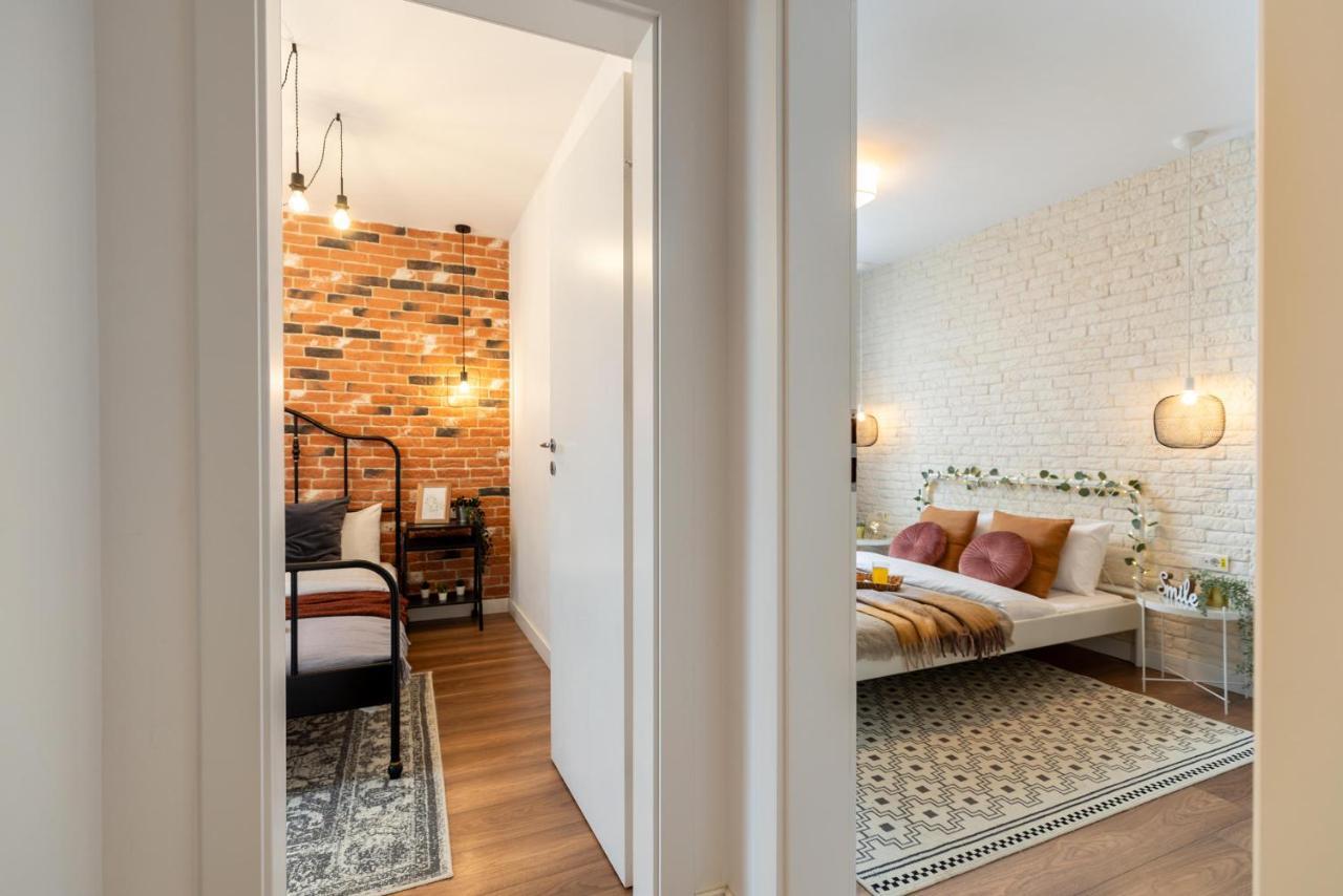 Downtown Retreat: Spacious 2-Br By Unirii Square Bucarest Esterno foto