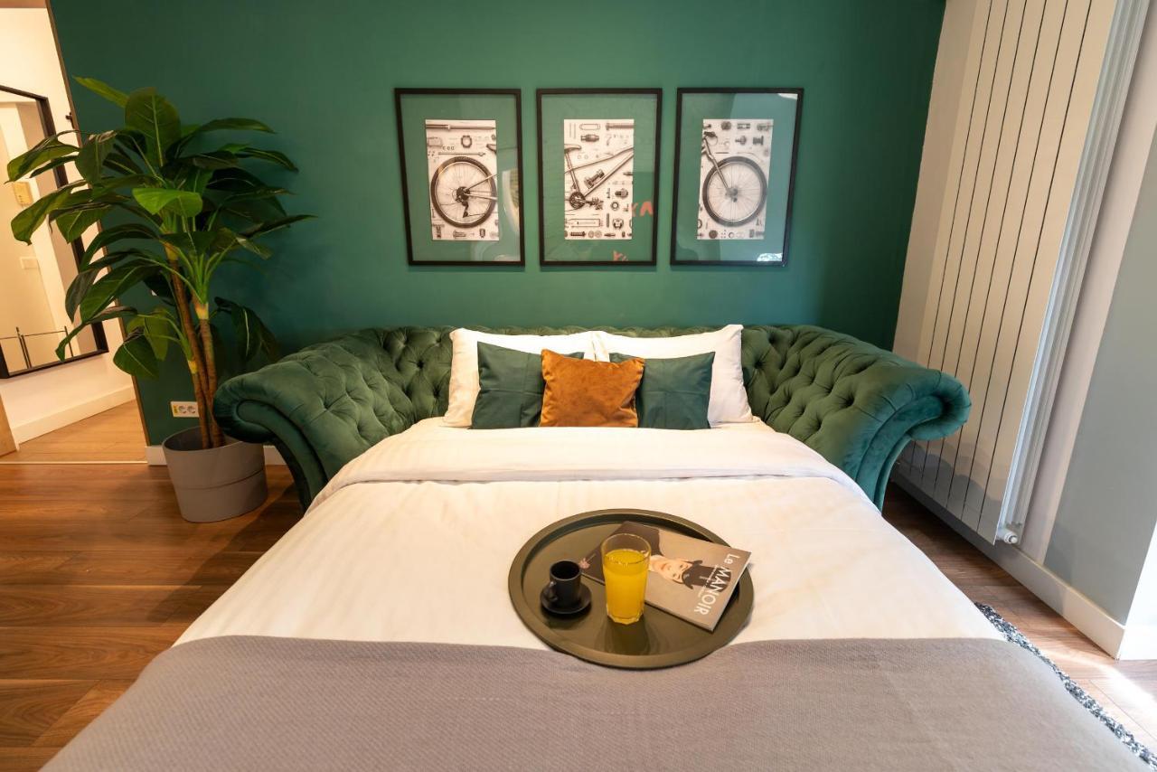 Downtown Retreat: Spacious 2-Br By Unirii Square Bucarest Esterno foto